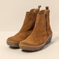 Kotníčkové boty na klínku#N5167 SILK SUEDE TOFFEE / MYTH YGGDRASIL Kotníčkové boty na klínku#N5167 SILK SUEDE TOFFEE / MYTH YGGDRASIL