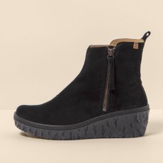 Kotníčkové boty na klínku#N5167 SILK SUEDE BLACK / MYTH YGGDRASIL Kotníčkové boty na klínku#N5167 SILK SUEDE BLACK / MYTH YGGDRASIL